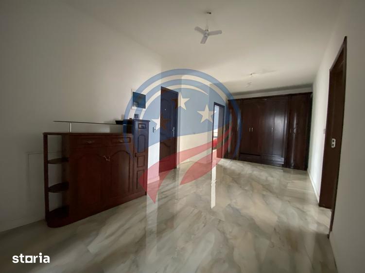 Casă cu 5 camere cu Teren 600 Mp în Aeroport