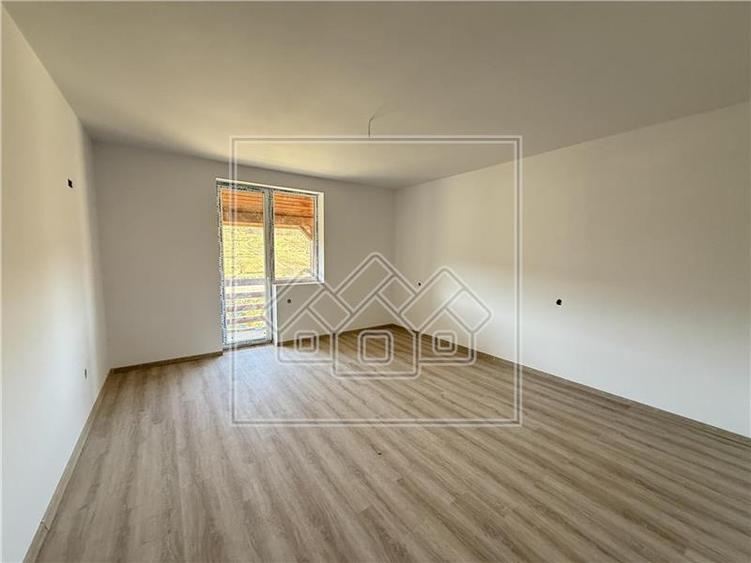 Duplex cu 5 camere cu Canalizare în Central