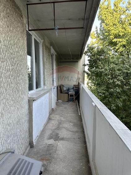 Apartament cu 4 camere de vânzare Roman central - 9