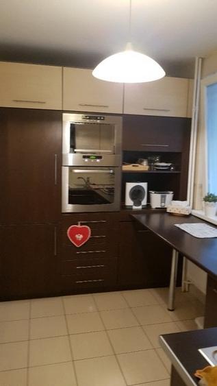 Apartament cu 2 camere decomandat, mobilat în Calea Victoriei