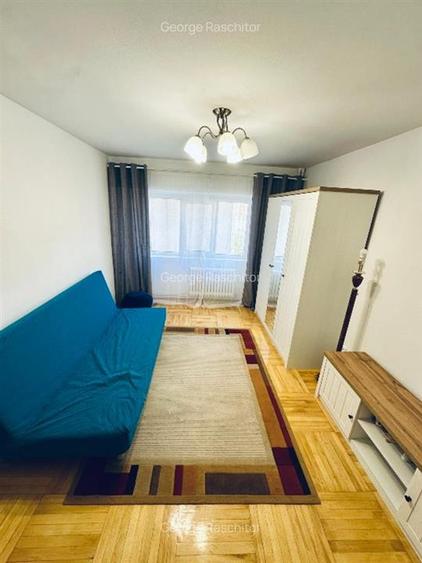 Apartament cu 3 camere decomandat în Gară