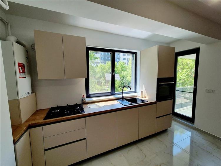Apartament cu 2 camere decomandat în Vișani