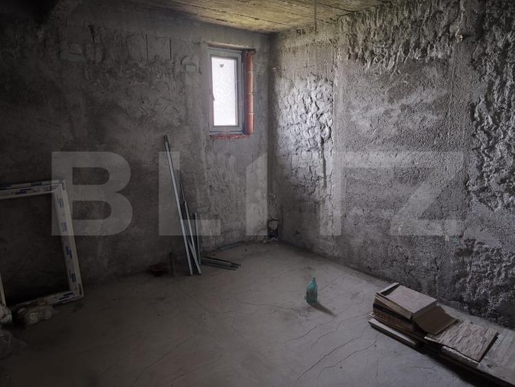 Casă individuală cu 6 camere cu Canalizare în Titu