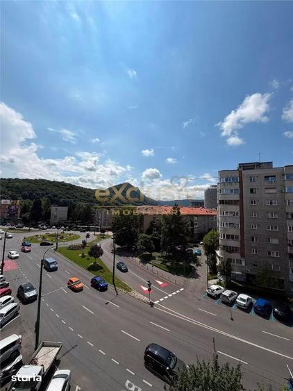 Apartament cu 3 camere decomandat în Est