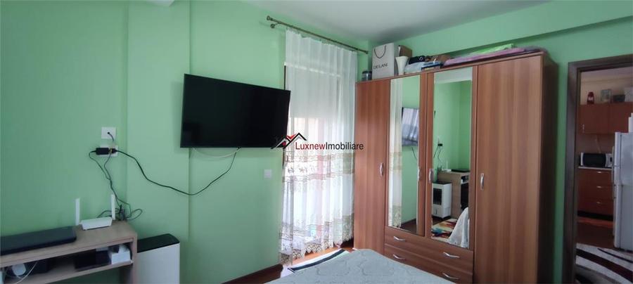 Apartament cu 3 camere semidecomandat, mobilat în Florești