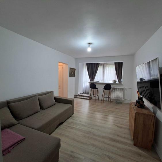 Apartament cu 3 camere în Drumul Taberei