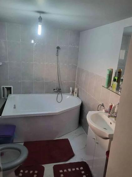 Casă cu 4 camere cu Teren 4000 Mp în Central