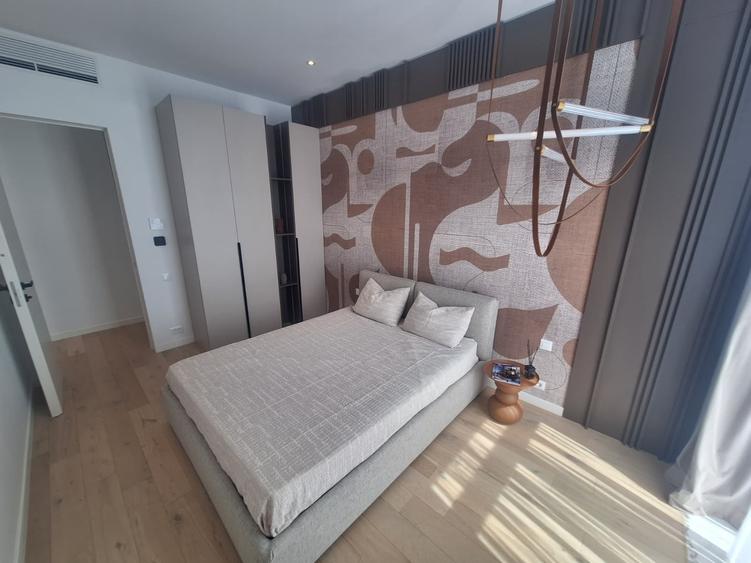 Penthouse cu 4 camere semidecomandat în 13 Septembrie