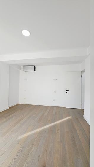 Casă individuală cu 16 camere cu Canalizare în Polonă