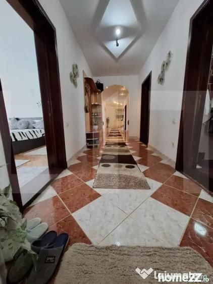 Casă cu 7 camere cu Teren 4600 Mp în Central