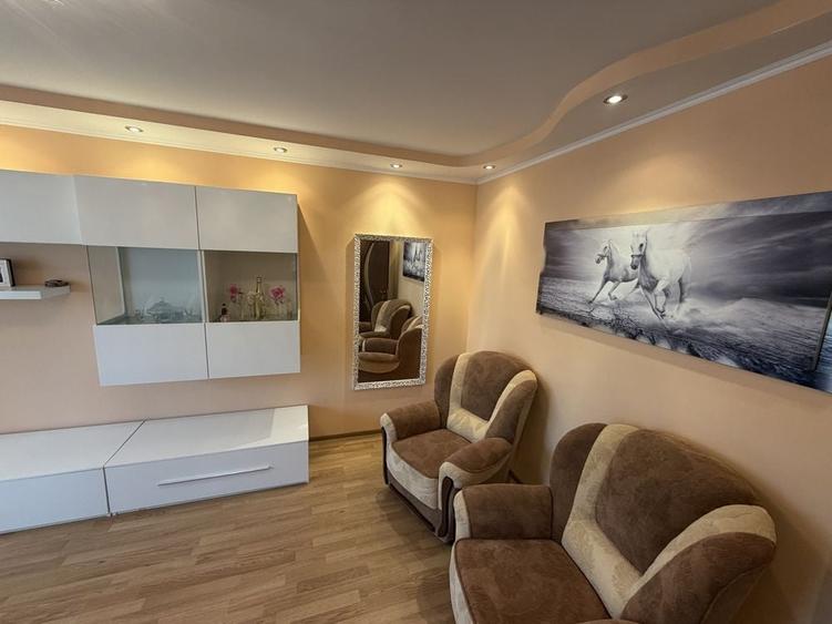 Apartament cu 2 camere decomandat în Pajura