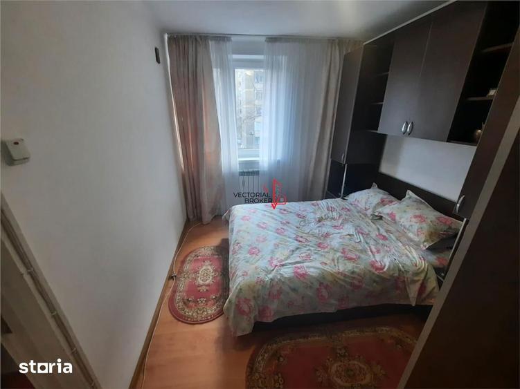 Apartament cu 3 camere semidecomandat în Gara de Nord