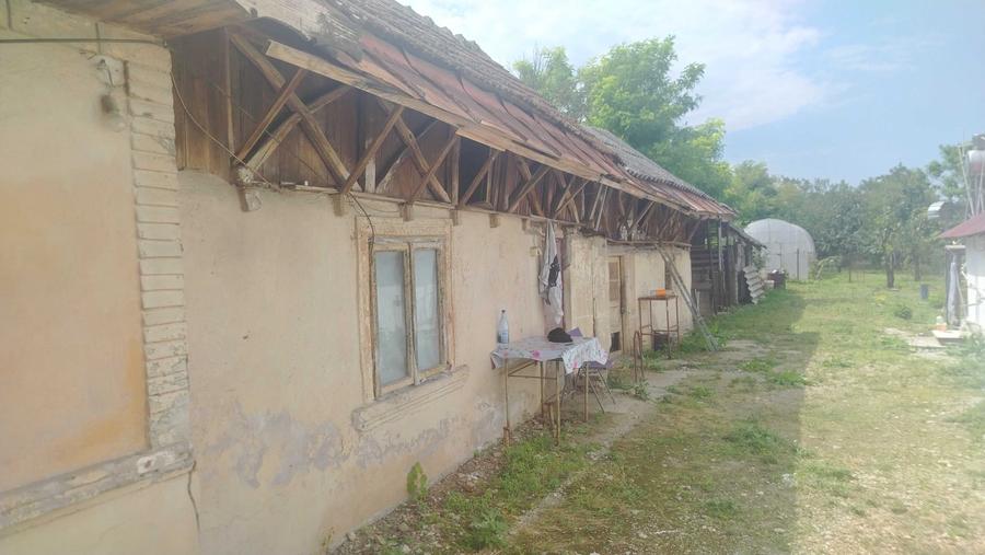 Casă cu 4 camere în Mărcești