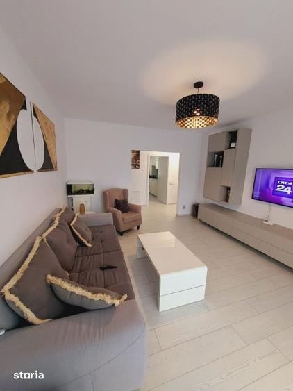 Apartament cu 3 camere decomandat, mobilat în Becaș