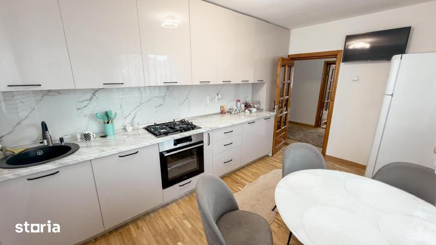 Casă cu 3 camere cu Teren 1600 Mp în Central