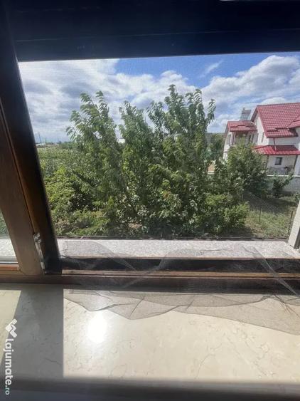 Casă cu 5 camere în Curtești