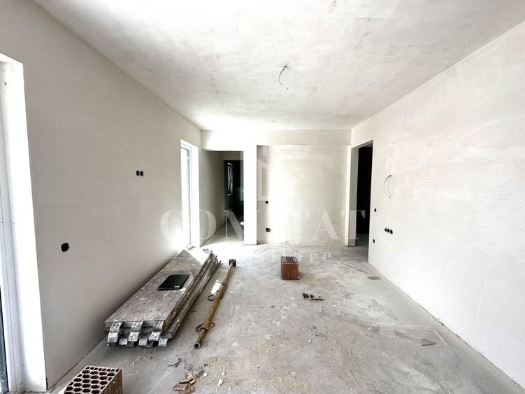 Duplex cu 4 camere cu Canalizare în Florești