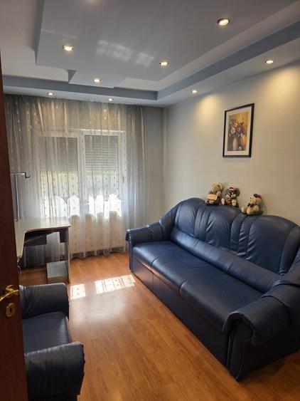 Apartament cu 3 camere decomandat în Exterior Vest