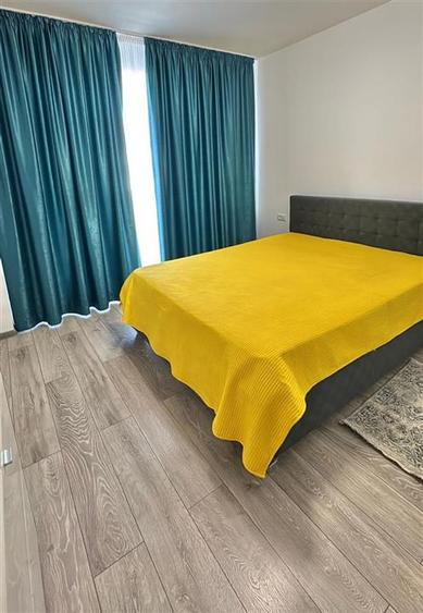 Apartament cu 2 camere decomandat în Tractorul