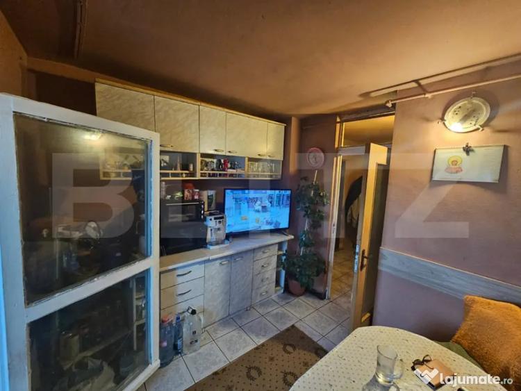Apartament cu 3 camere decomandat în Cetate