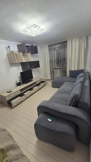 Apartament cu 2 camere decomandat în Crângași