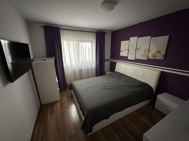 Apartament cu 4 camere decomandat în Rovine