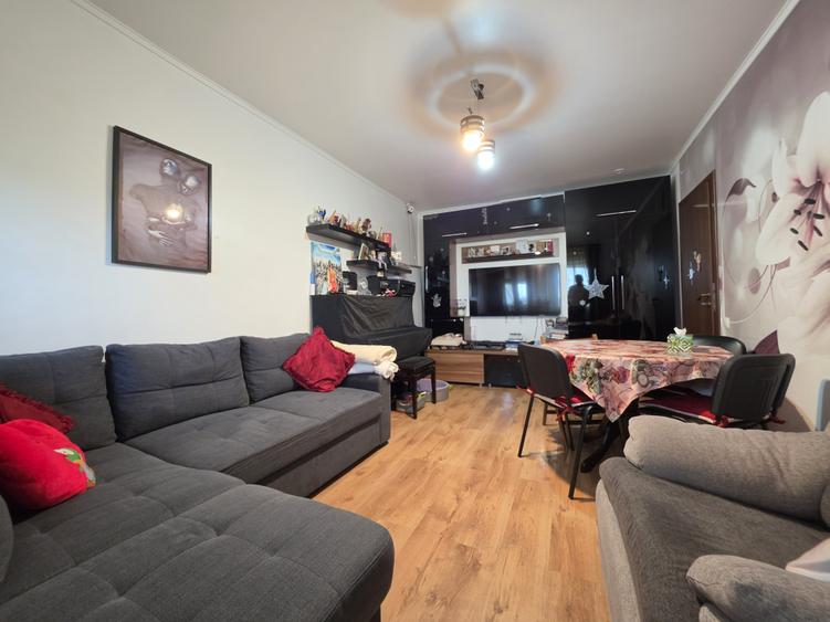 Apartament cu 3 camere decomandat în Drumul Taberei