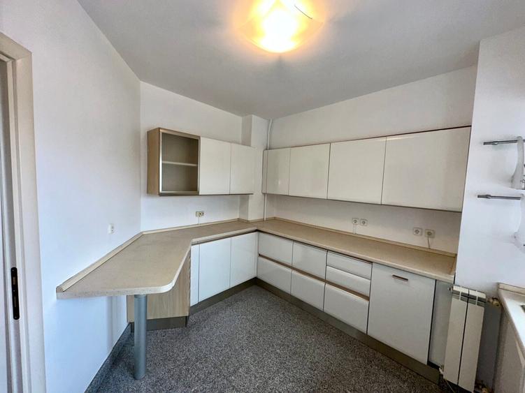 Apartament cu 5 camere, mobilat în Unirii