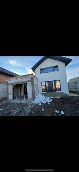 Casă cu 4 camere cu Teren 300 Mp în Cazasu