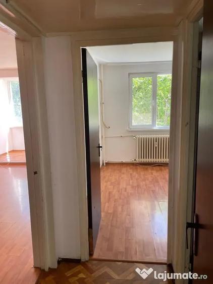 Apartament cu 2 camere decomandat în Baba Novac