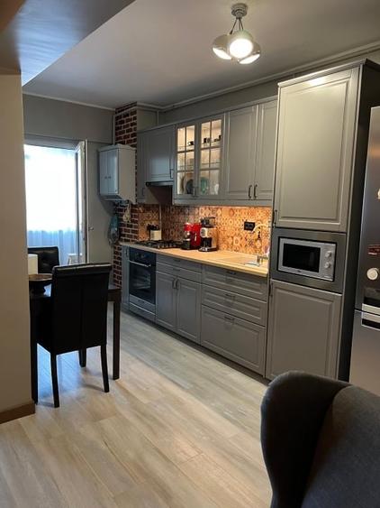 Apartament cu 2 camere semidecomandat, mobilat în Casa de Cultură