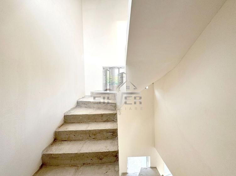 Duplex cu 4 camere cu Canalizare în Câmpului