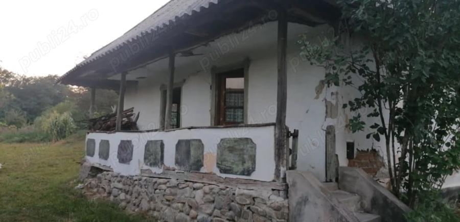 Casă cu 3 camere cu Teren 1870 Mp în Stroești