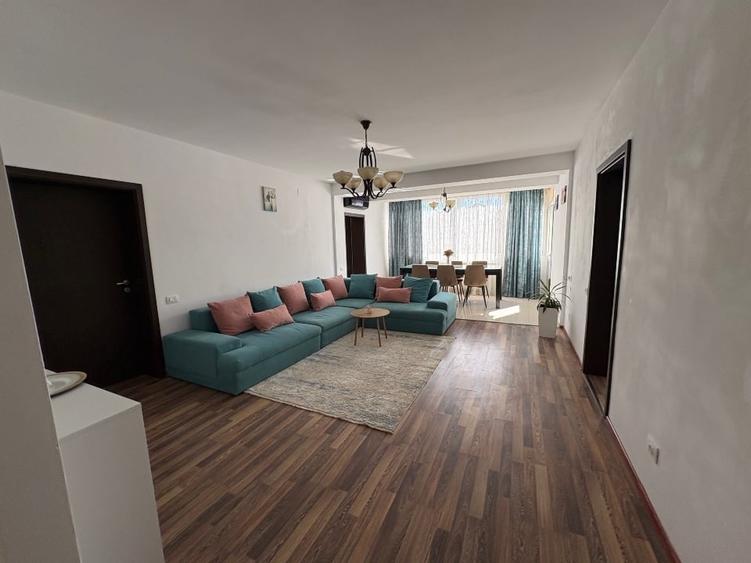 Apartament cu 3 camere semidecomandat, mobilat în Lipovei