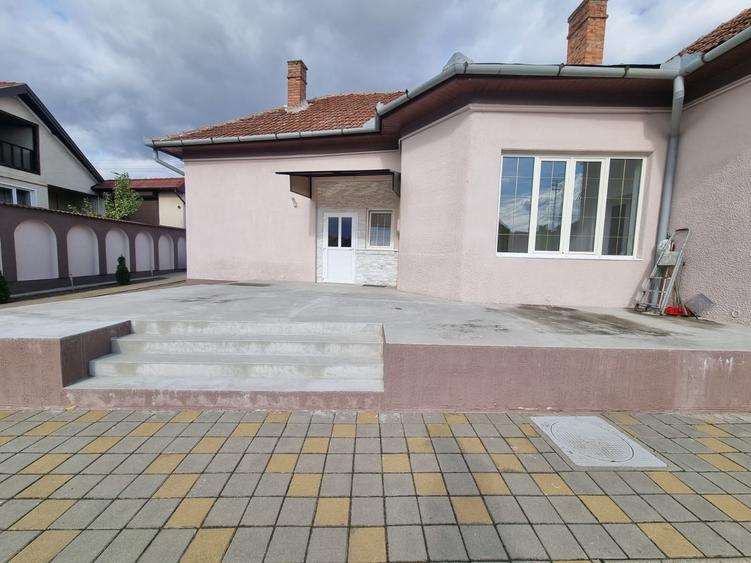 Casă individuală cu 4 camere cu Teren 995 Mp în Central