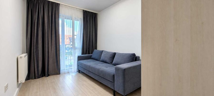 Apartament cu 3 camere decomandat în Tractorul