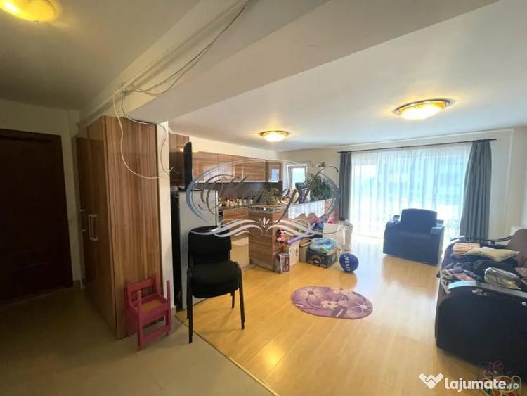 Apartament cu 3 camere semidecomandat, mobilat în Iris