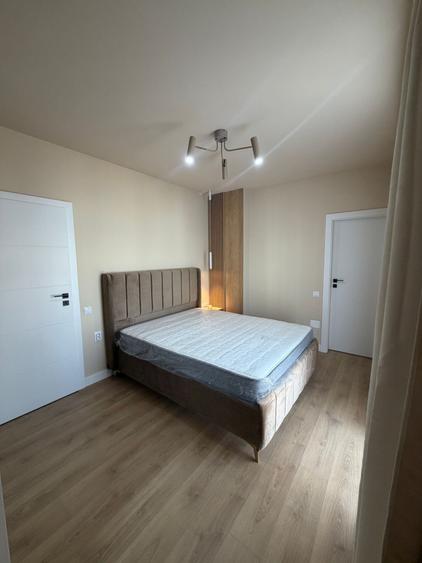 Apartament cu 3 camere semidecomandat, mobilat în Florești
