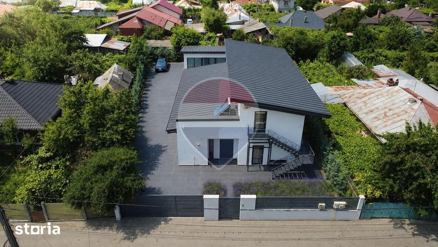 Casă cu 8 camere cu Teren 779 Mp în Șerbănești