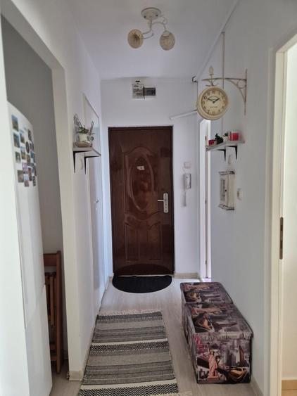Garsonieră decomandată în Titan