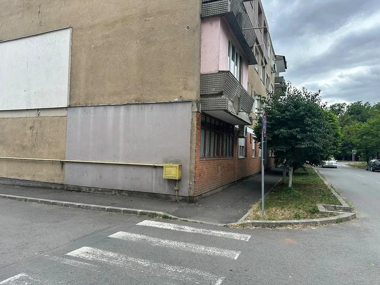 Apartament cu 3 camere semidecomandat în Central
