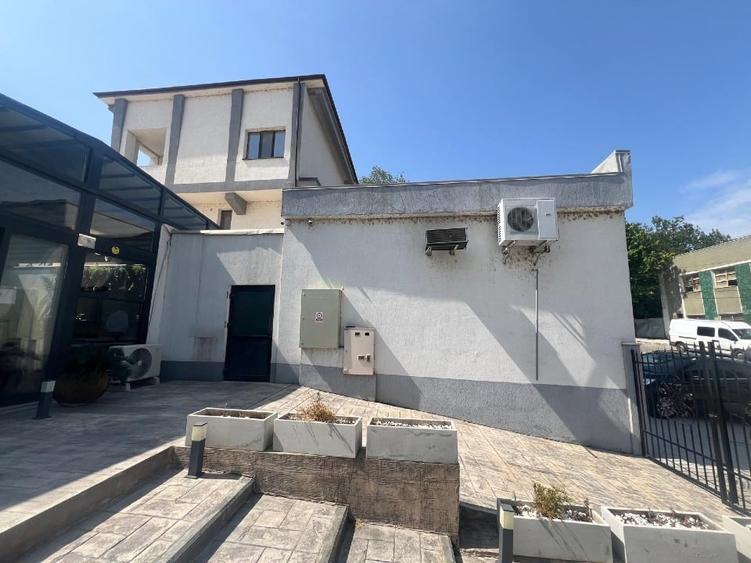 Spațiu comercial, de 1,350 mp, în Central