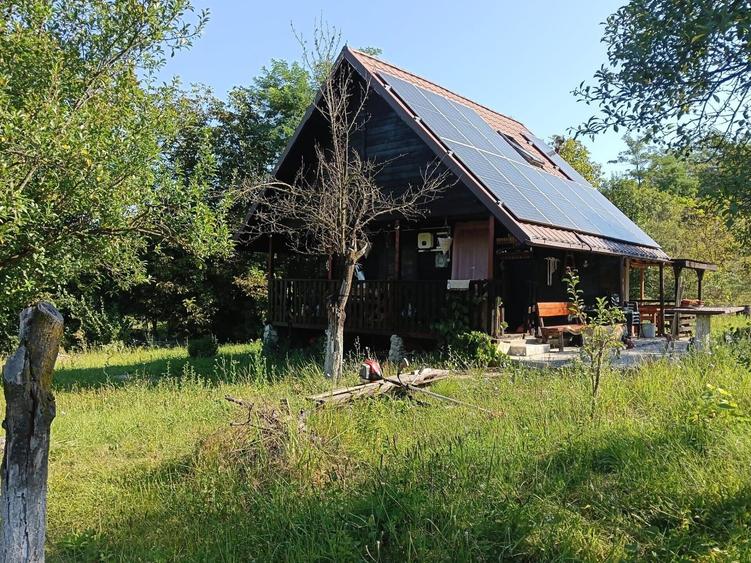 Casă individuală cu 2 camere cu Teren 2451 Mp în Sângeru