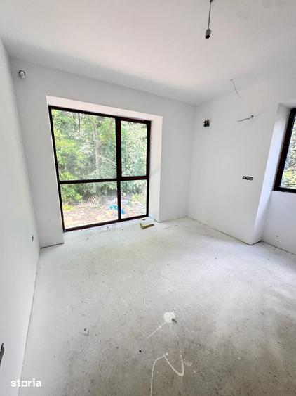 Apartament cu 5 camere în Sud