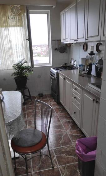 Apartament cu 4 camere decomandat, mobilat în Rahova