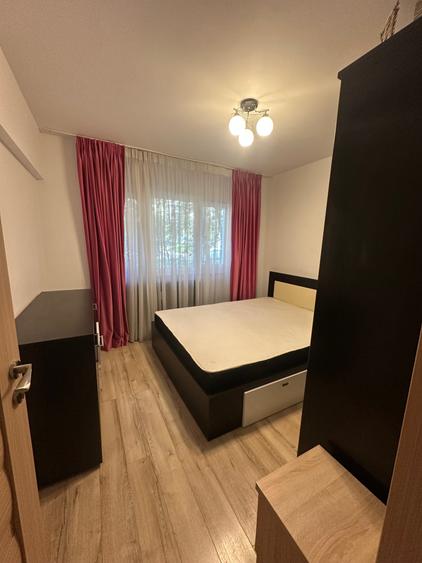 Apartament cu 3 camere decomandat în Drumul Taberei
