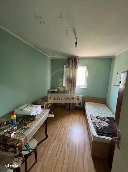 Apartament cu 3 camere decomandat în Podul de Piatră