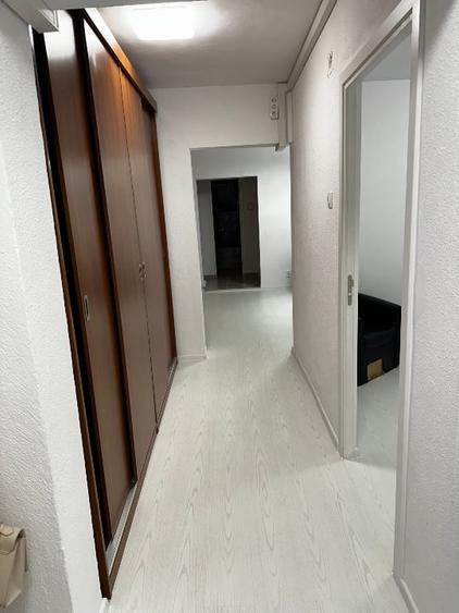 Apartament cu 3 camere semidecomandat în Dorobanți