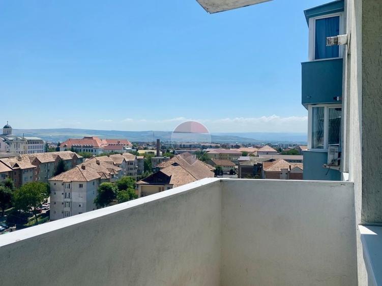 Apartament cu 2 camere decomandat, mobilat în Central
