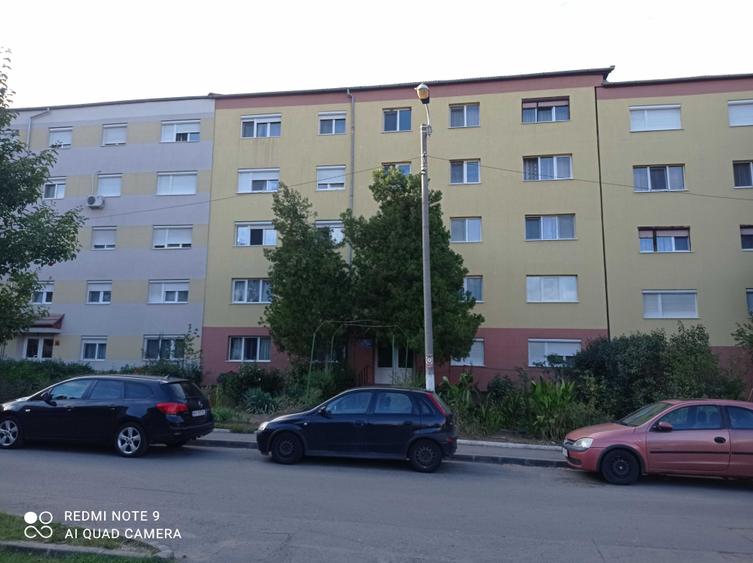 Apartament cu 4 camere decomandat în Sânmartin